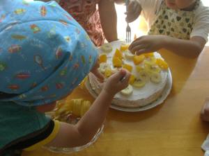 みんなでケーキを作ります