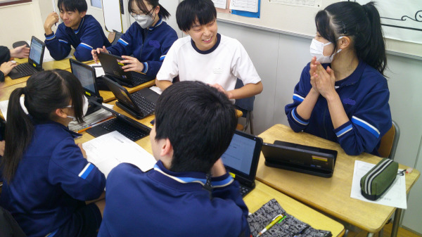 一人一台のスクールタブレットを使用しての協同的な学習