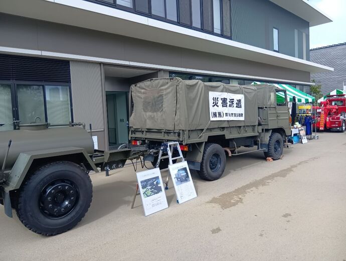 自衛隊車両