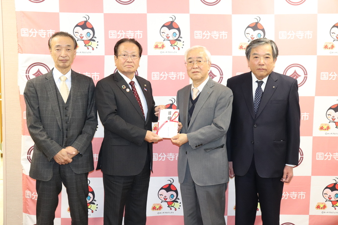 時計塔の寄贈を受けた際の式典の写真