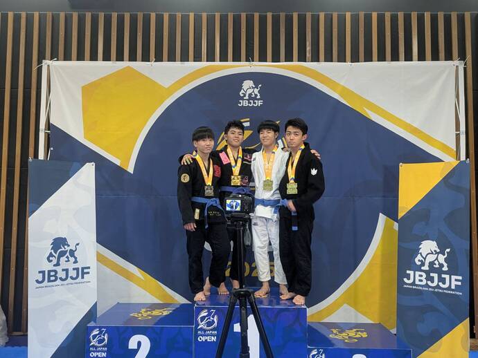 高本哲至選手（向かって●から●番目）